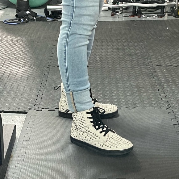 Dr. Martens Shorestud white spiked canvas shoes - Picture 16 of 16